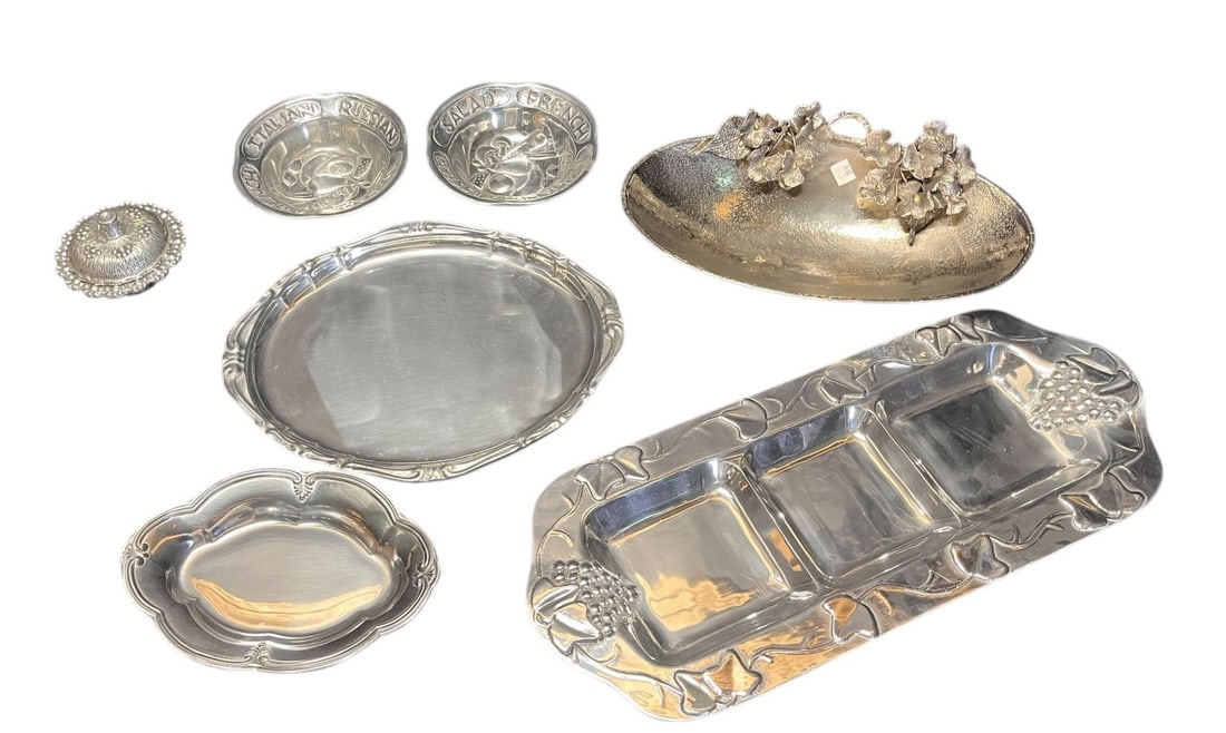 MIXED LOT OF 8 WHITE METAL PIECES (1 of 5)