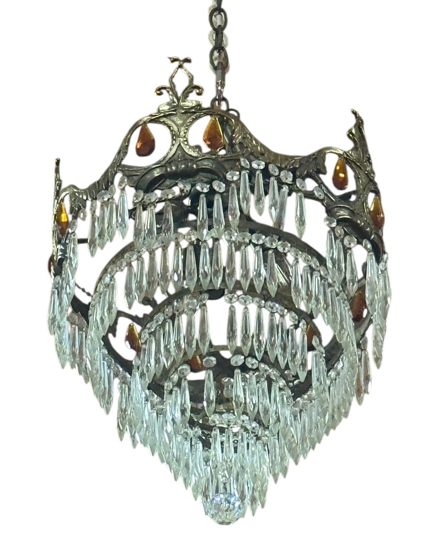 VINTAGE CRYSTAL CHANDELIER: VINTAGE CRYSTAL CHANDELIER.
