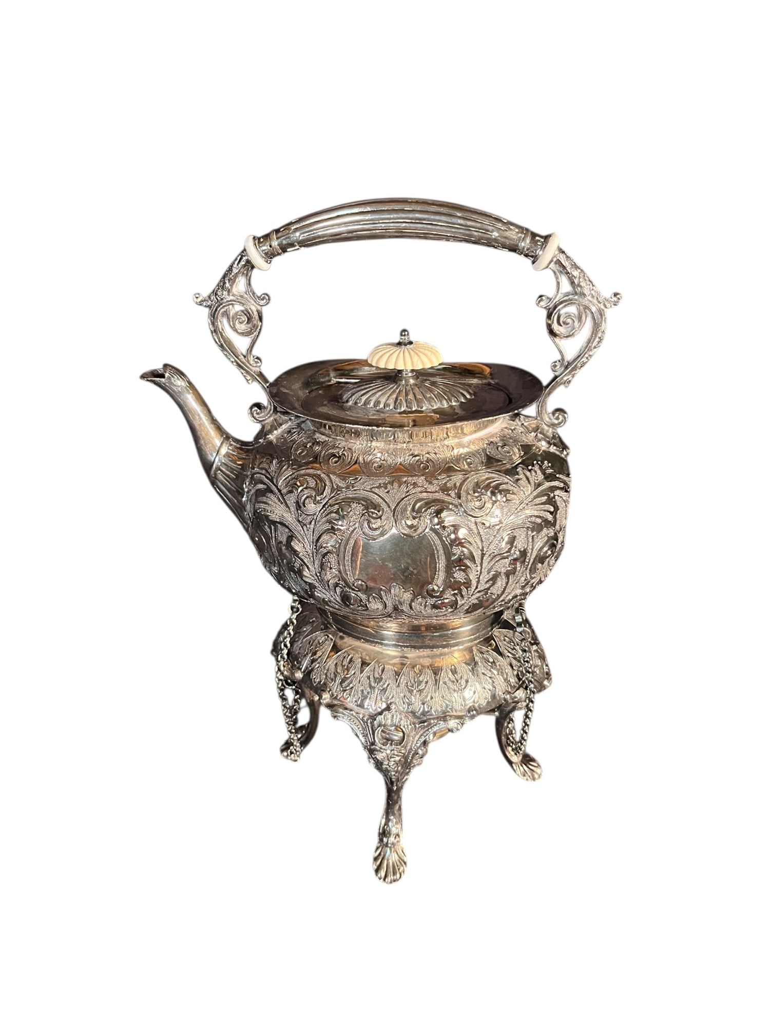 SILVER PLATE TEA POT (1 of 2)