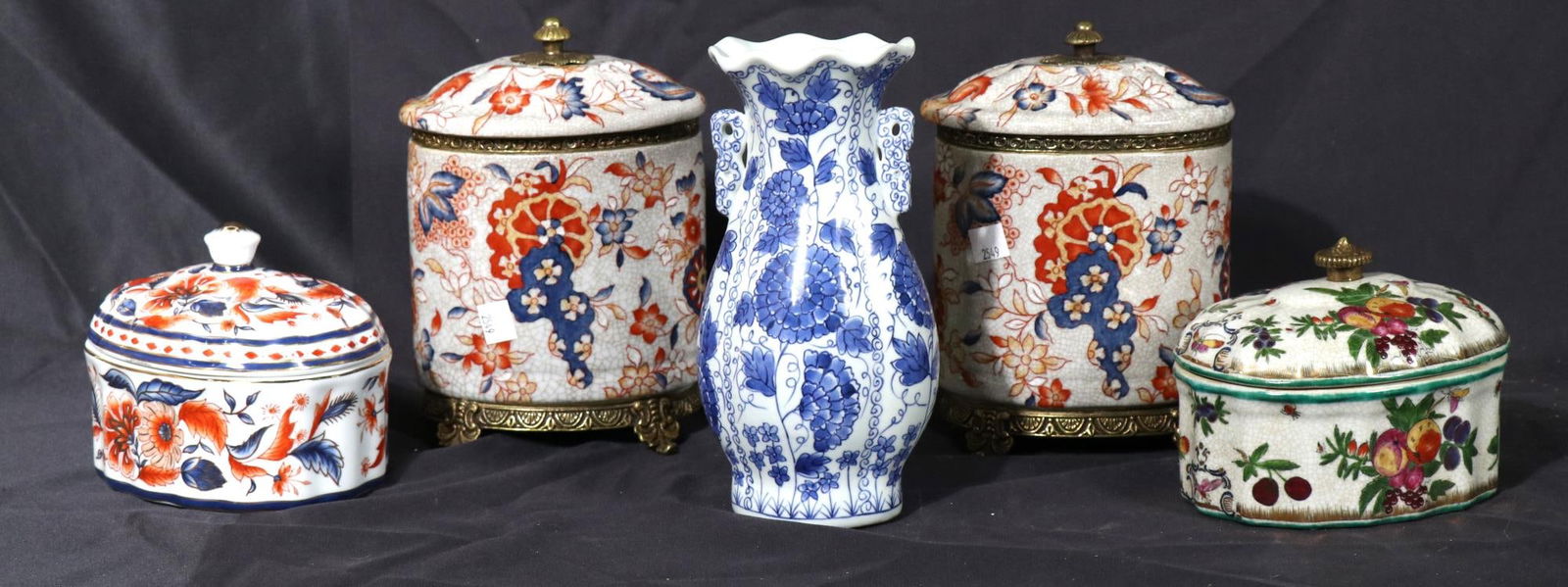 MIXED LOT OF FIVE CHINESE PORCELAIN PIECES (1 of 4)