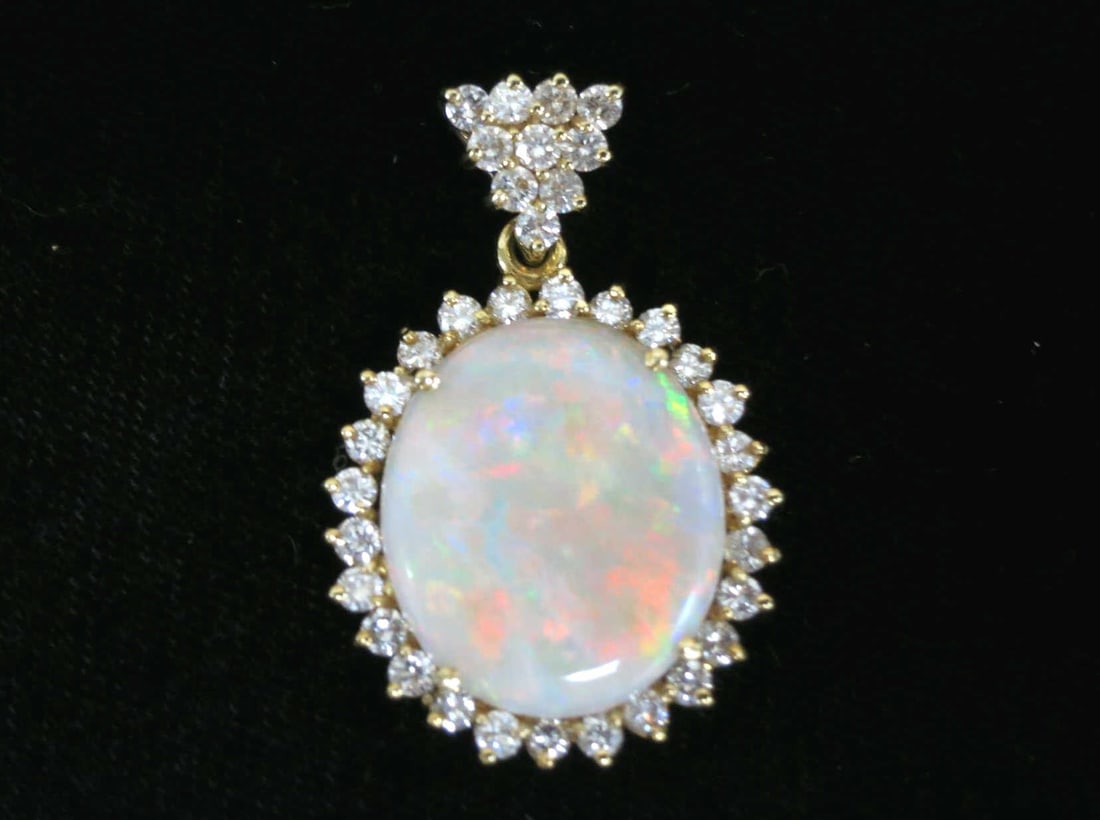 18KT YELLOW GOLD OPAL & DIAMOND VINTAGE PENDANT (1 of 8)