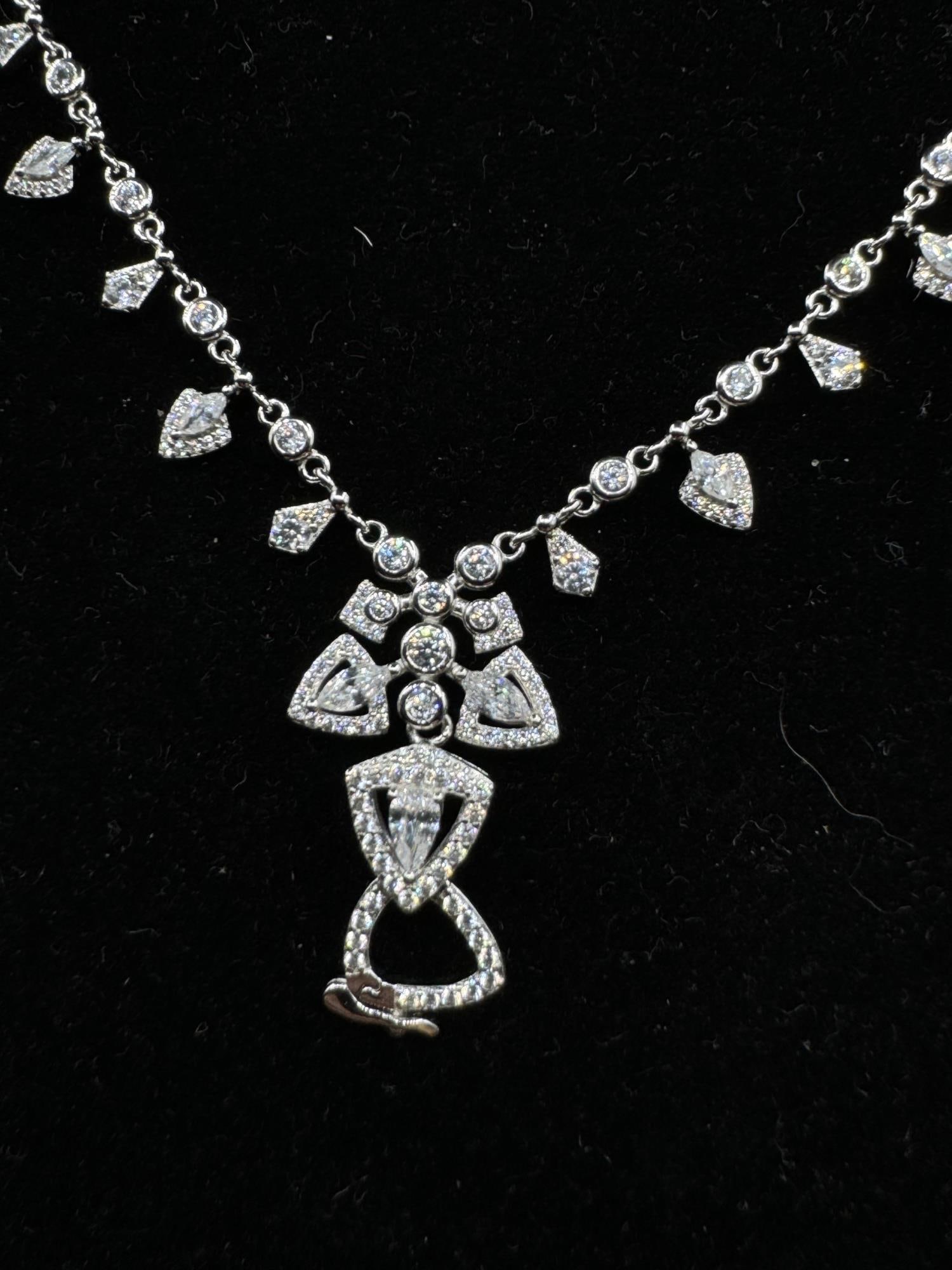 STERLING SILVER NECKLACE WITH SWAROVSKI CRYSTAL: STERLING SILVER NECKLACE WITH SWAROVSKI CRYSTAL (20")