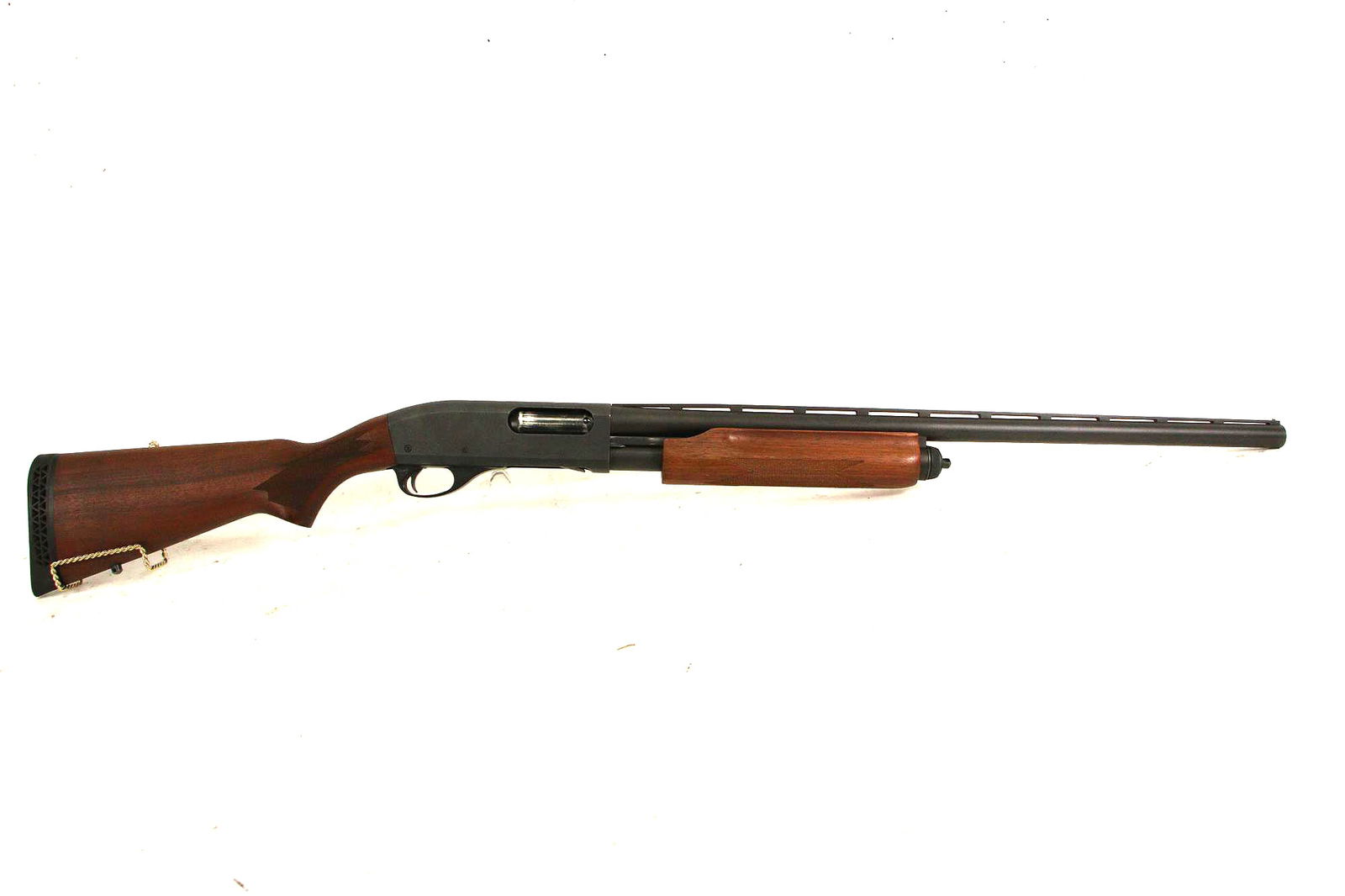 REMINGTON 870 MAGNUM 12GA PUMP SHOTGUN (USED): USED REMINGTON 870 MAGNUM 12GA PUMP SHOTGUN - 25in BARREL, 2-3/4in CHAMBER, SPECIAL CHOKE; CALIBER: 12GA; SERIAL NUMBER: W933715M; USED FIREARM (L2385)