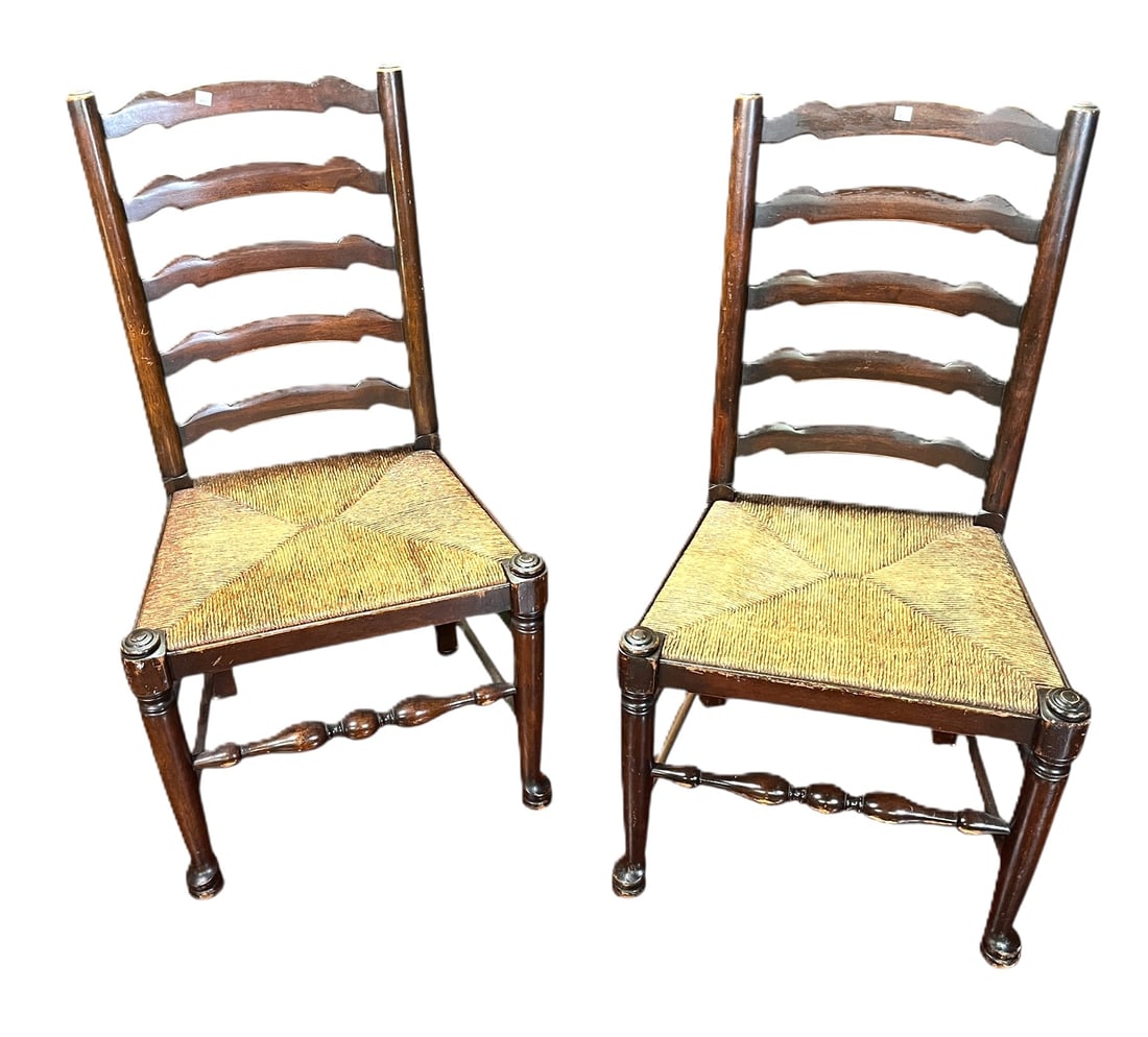 PAIR OF ANTIQUE LINCOLNSHIRE OAK WOOD CHAIRS: PAIR OF ANTIQUE LINCOLNSHIRE OAK WOOD CHAIRS Height: 41 in. by Width: 22 in. by Depth: 21 in.