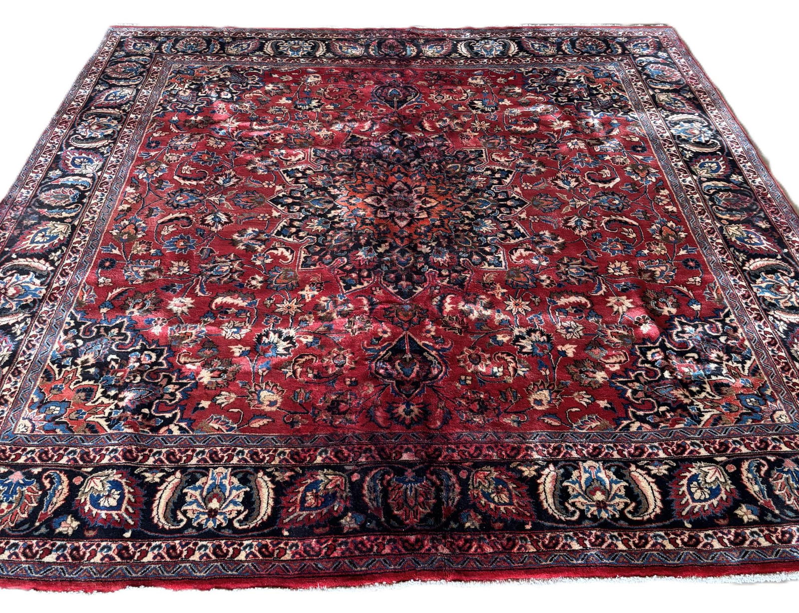 HAND KNOTTED PERSIAN SAROUK CARPET (1 of 2)