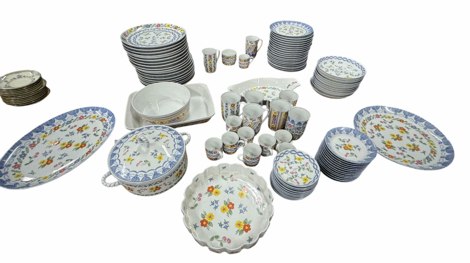 ROMANCE FAIL LEVITIS BY SIGMA DINNERWARE SET (1 of 20)