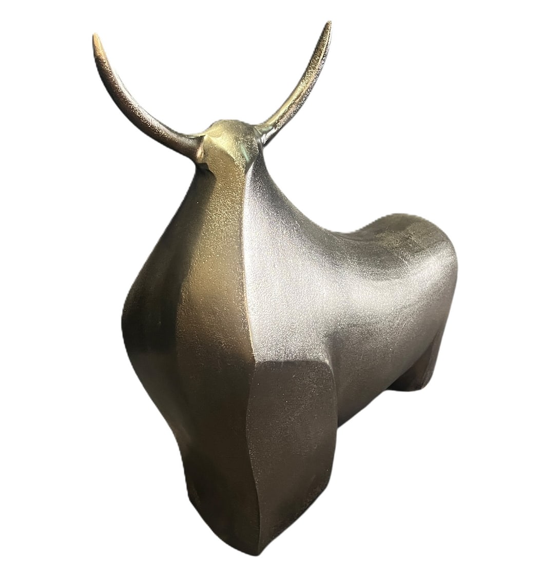 CONTEMPOARY METAL BULL SCULPTURE (1 of 2)