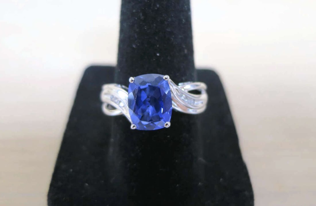 BLUE SAPPHIRE STERLING SILVER SIZE SEVEN RING (1 of 5)