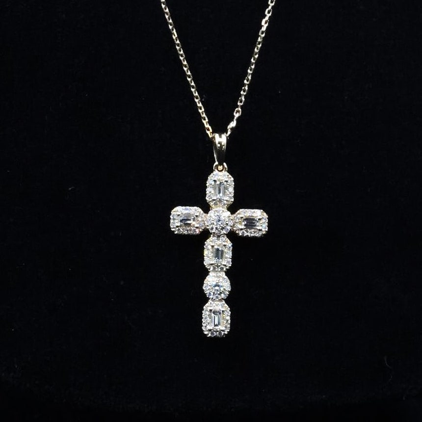 14K Y DIAMOND PENDANT CROSS WITH 18" CHAIN: 14K Y DIAMOND PENDANT CROSS WITH 18" CHAIN 14KY 2.32 GM C 1.56GM. BG 5 0.26 WPK2 RD 70 0.38 WPK. - P2512142 (78)