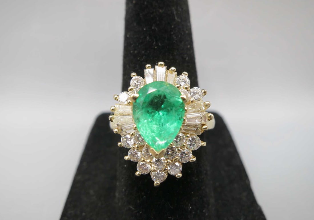 14KT YELLOW GOLD EMERALD & DIAMOND BALLERINA RING: 14KT YELLOW GOLD EMERALD & DIAMOND BALLERINA RING. 1-EMERALD=1.87CT. 18-ROUND BRILLIANT CUT DIAMONDS=0.72CT. 9-BAGUETTES=0.78CT. COMES WITH LASTOVICA JEWELRY APPRAISAL. SIZE 6.5. Height: 3/8 in. by Wi