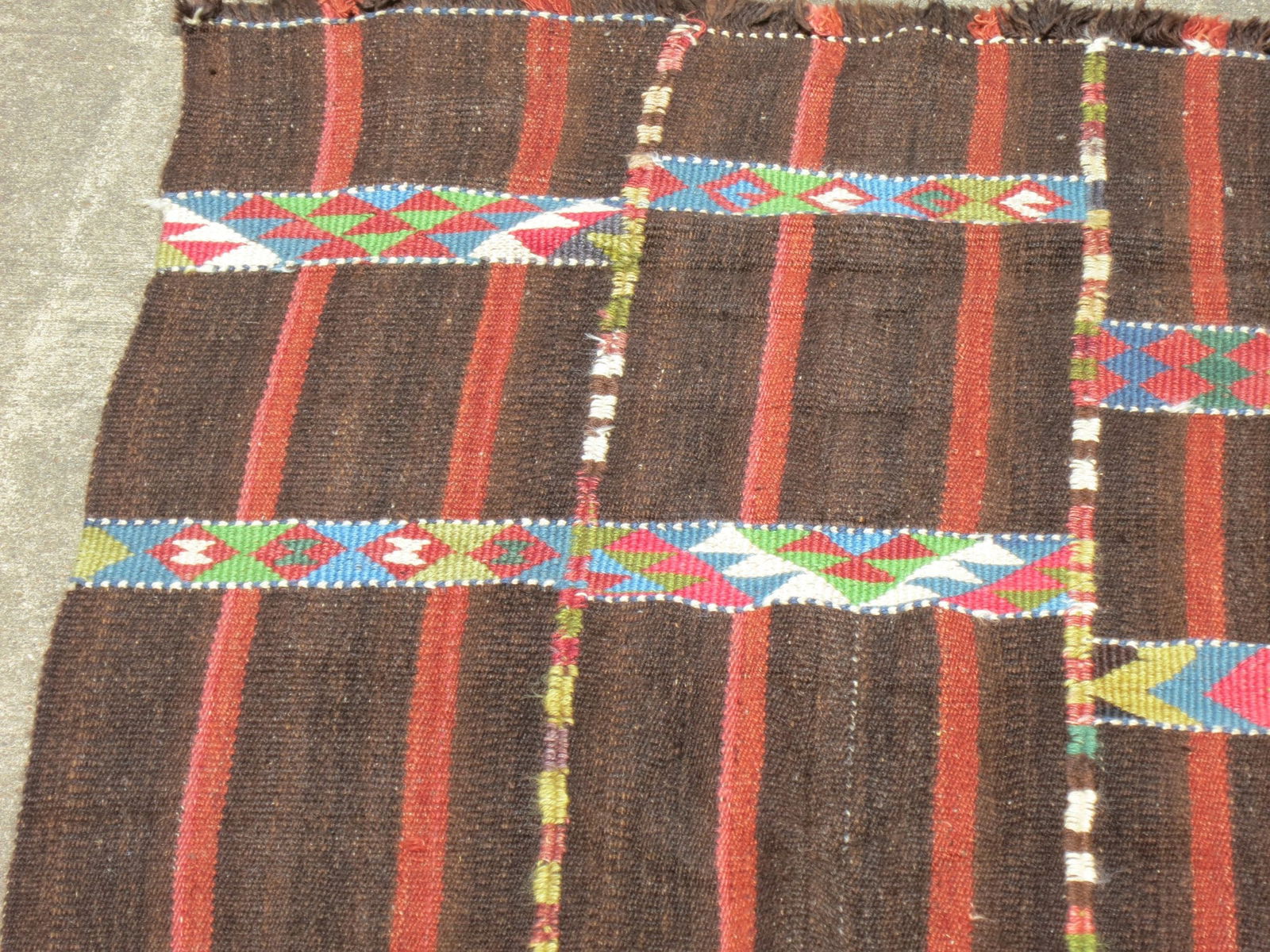 BROWN/RED W/ MULTICOLOR PATTERN TRIBAL RUG - 3
