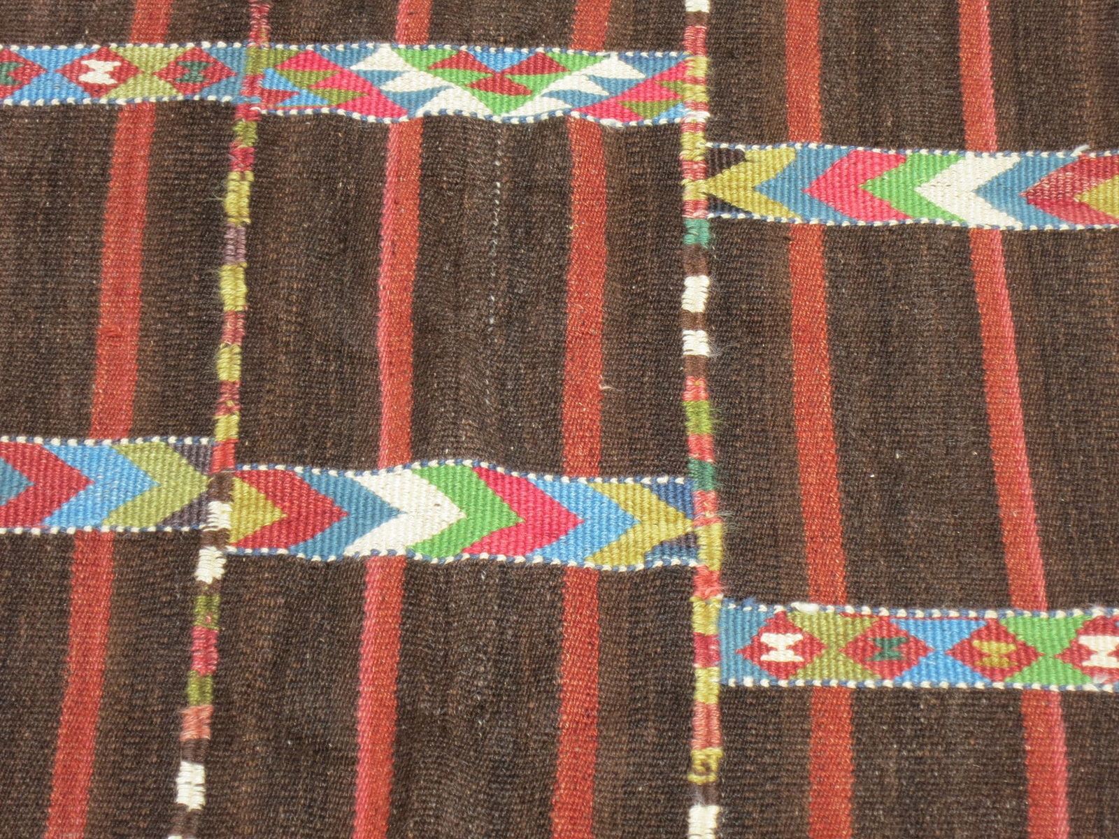 BROWN/RED W/ MULTICOLOR PATTERN TRIBAL RUG - 4