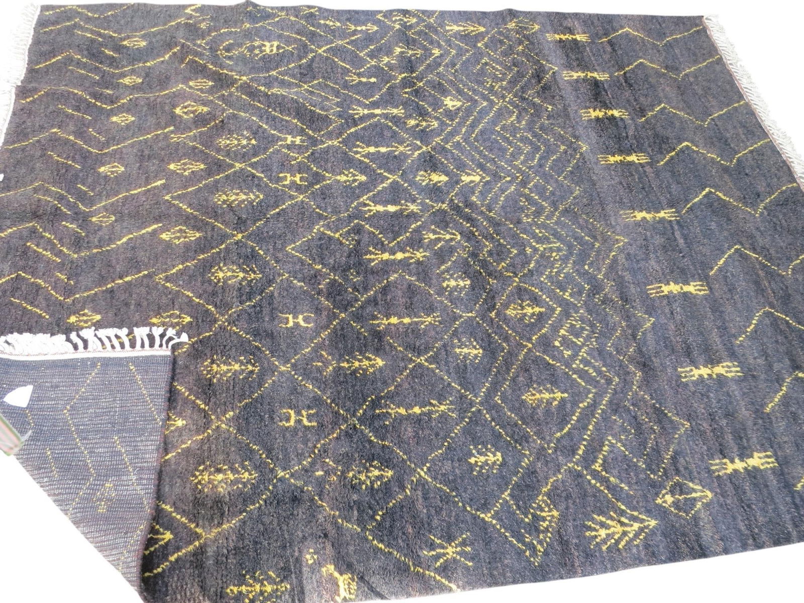 HAND WOVEN OUSHAK WOOL PILE RUG: HAND WOVEN OUSHAK WOOL PILE RUG. (#1118) Height: 10 ft. 4 in. by Width: 8 ft. 0 in.