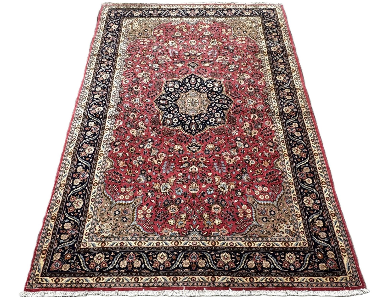 HANDKNOTTED PERSIAN SAROG RUG: HANDKNOTTED PERSIAN SAROG RUG. Height: 107 in. by Width: 70 in.