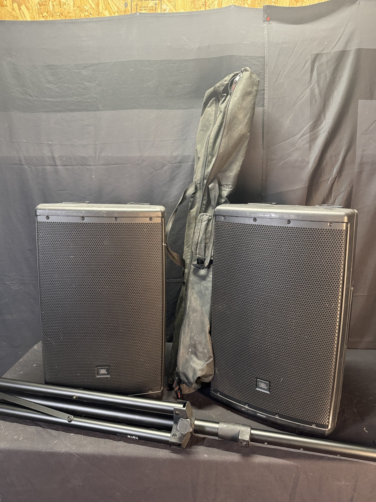 JBL PROFFESSIONAL MONITORS AND STANDS - 2