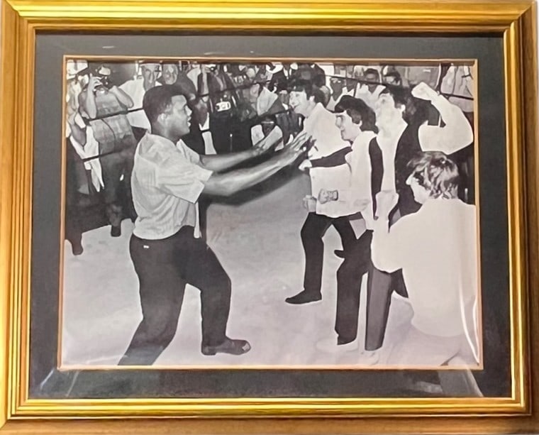 MUHAMMAD ALI SIGNED B/W PHOTOGRAPH FRAMED: MUHAMMAD ALI SIGNED B/W PHOTOGRAPH FRAMED Height: 42.5 in. by Width: 52 in.