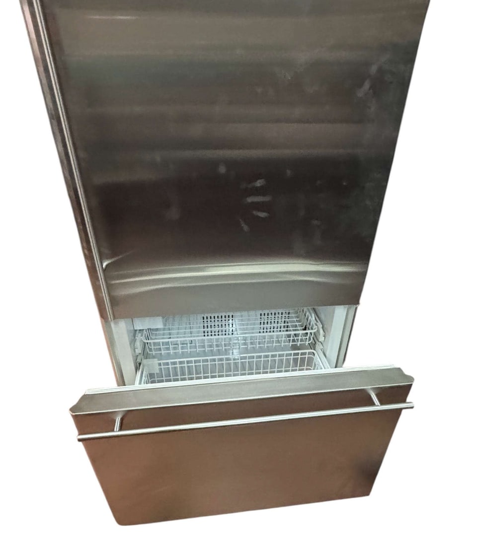 G. E. MONOGRAM STAINLESS STEEL REFRIGERATOR. - 4