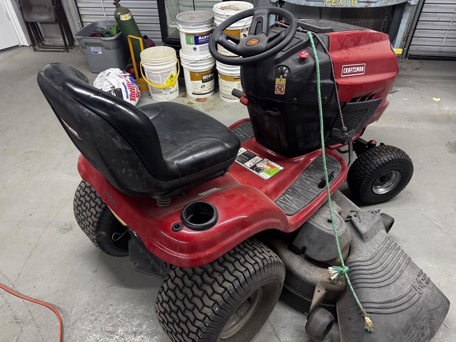 CRAFTSMAN RIDING LAWNMOWER (1 of 2)