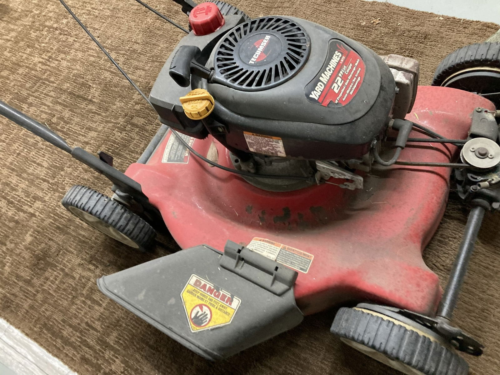 2 LAWNMOWERS: 2 LAWNMOWERS