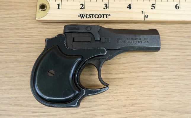 HIGH STANDARD DERRINGER .22 MAGNUM PISTOL: HIGH STANDARD DERRINGER .22 MAGNUM PISTOL. Good condition, Normal Handling Marks, Scattered Spotting and/or Pitting. 3.5" Barrel. Shiny Bore, Tight Action Over-Under Derringer A tiny powerhouse,