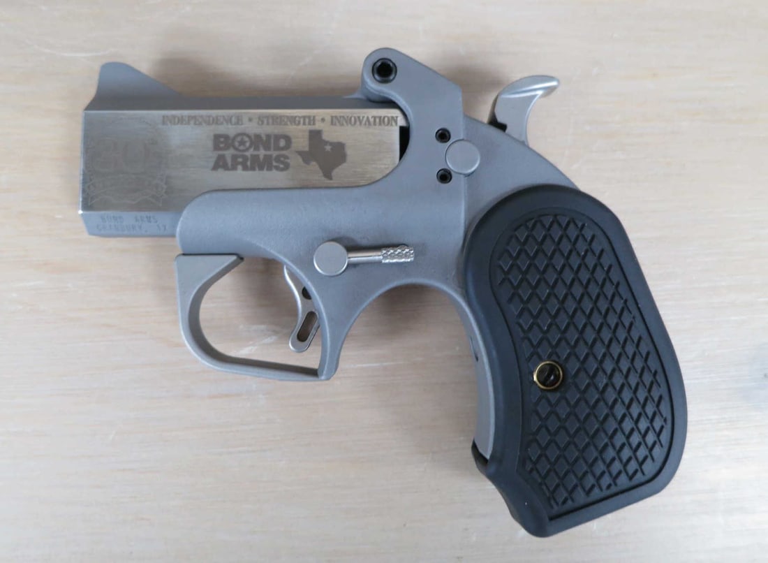 BOND ARMS ROUGH SERIES 30TH ANNIVERSARY XL PISTOL: BOND ARMS ROUGH SERIES 30TH ANNIVERSARY XL DERRINGER PISTOL 45 COLT/410 BORE. BREAK OPEN. WEIGHS 20 OZ. SERIAL 424491. (L883) Height: 4.5 in. by Width: 5.5 in. by Depth: 1.25 in.