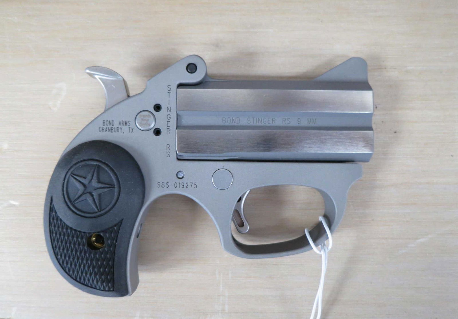 BOND ARMS STINGER ROUGH SERIES DERRINGER 9MM (1 of 2)