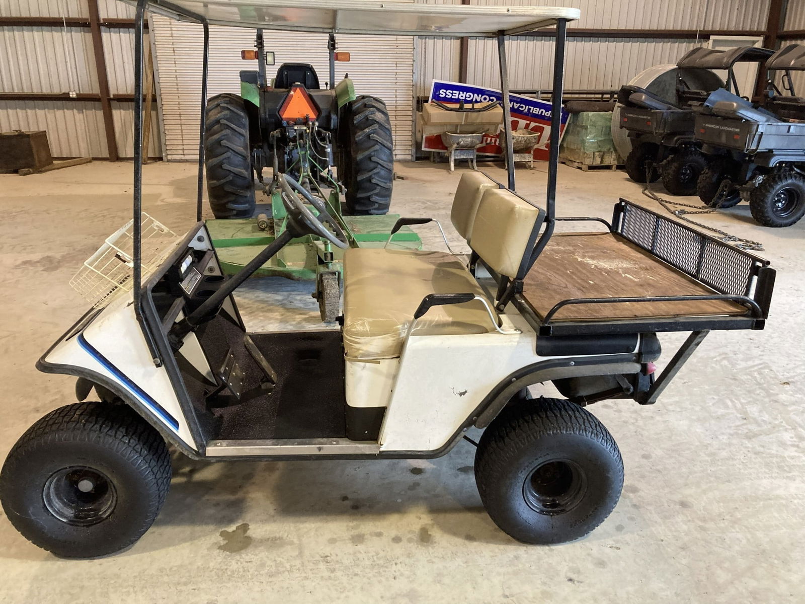 EZ GO LIFTED HUNTING BUGGY CART, ELECTRIC: EZ GO LIFTED HUNTING BUGGY CART, ELECTRIC WITH FLAT BED