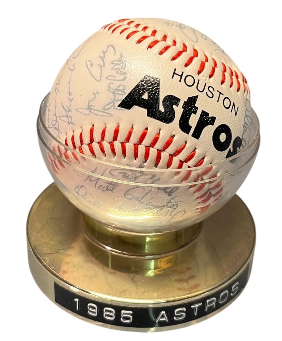 1985 ASTROS BASEBALL SIGNED BY JOSE CRUZ: 1985 ASTROS BASEBALL SIGNED BY JOSE CRUZ.
