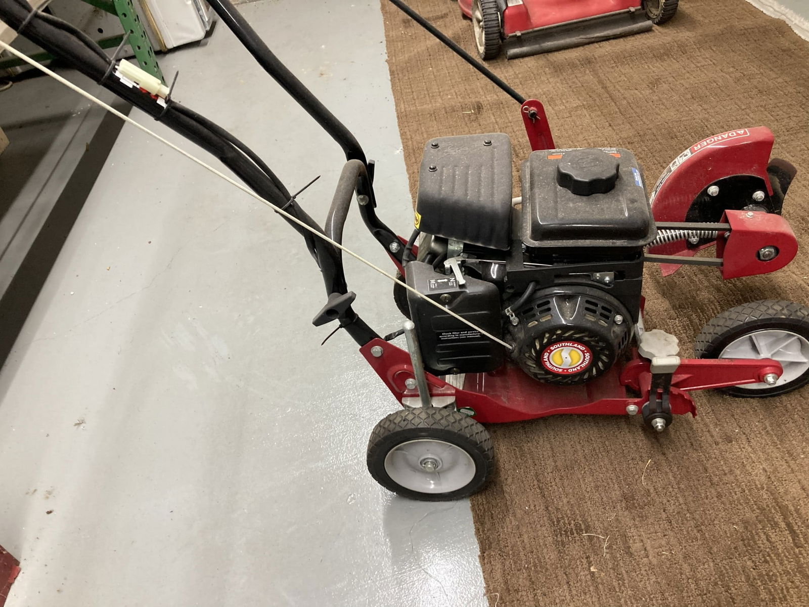 SOUTHLAND GASOLINE EDGE TRIMMER: SOUTHLAND GASOLINE EDGE TRIMMER.