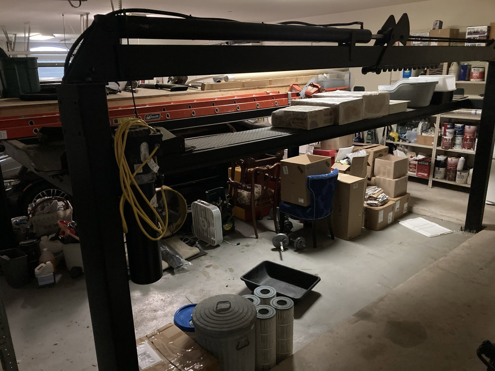 12,000 LB GEMINI 4 POST CAR LIFT: 12,000 LB GEMINI 4 POST CAR LIFT WITH HEAVY DUTY DRIVE ON , RECENT REBUILT CYLINDER, 110 VOLT.