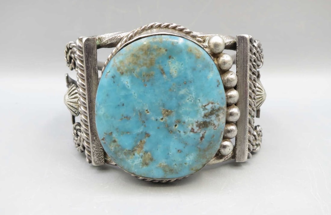 TURQUOISE STERLING SILVER CUFF BRACELET: TURQUOISE STERLING SILVER CUFF BRACELET.