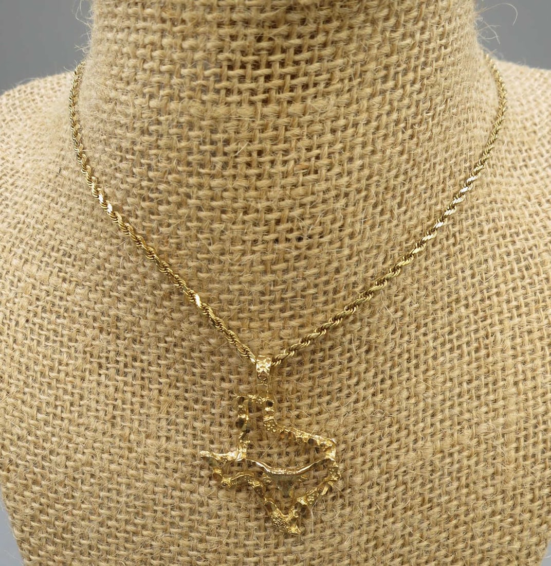 TEXAS LONGHORN GOLD PENDANT ON ROPETWIST CHAIN: TEXAS LONGHORN GOLD PENDANT ON ROPETWIST 16"CHAIN. Height: 1.5 in. by Width: 1 1/8 in. by Depth: .25 in.
