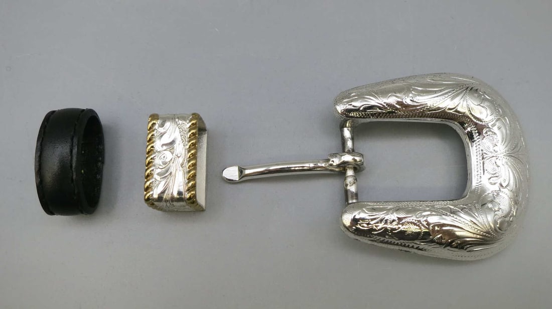 SILVER BELT BUCKLE (1 of 2)