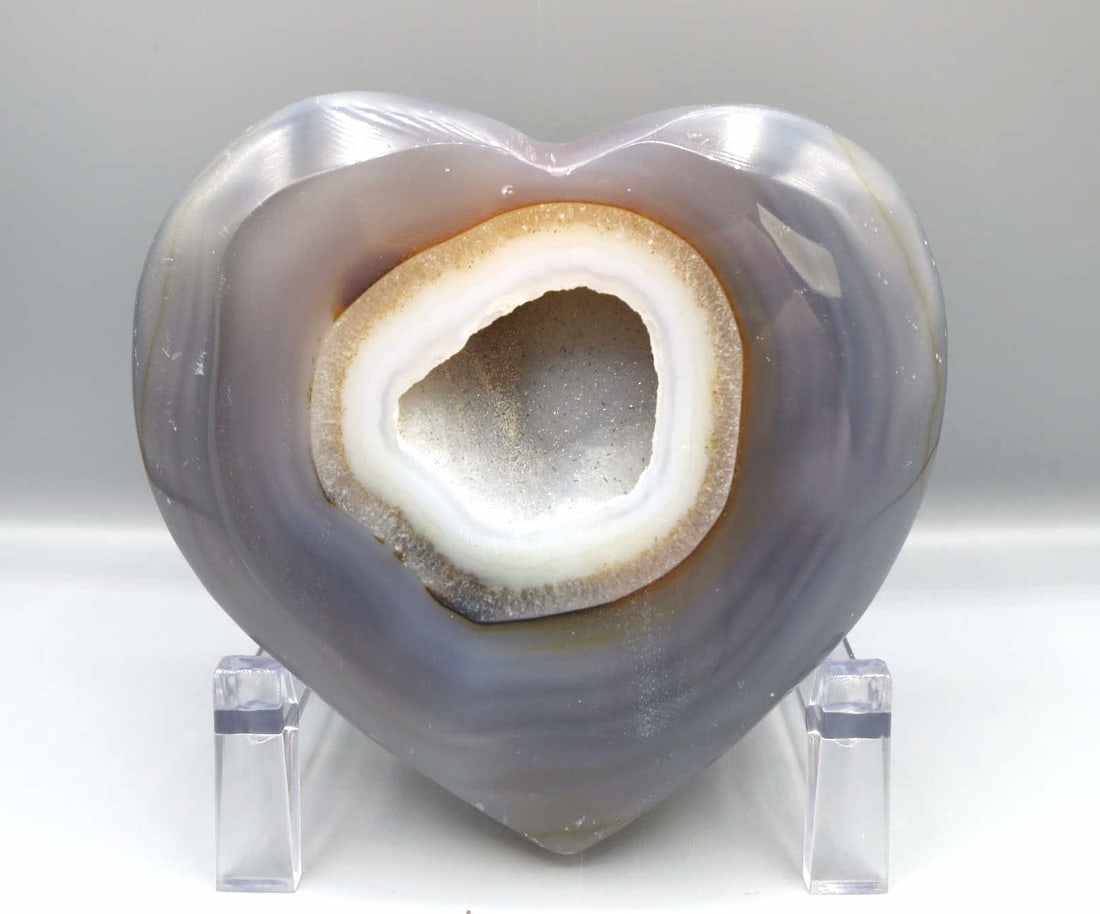 POLISHED AGATE HEART WITH DROUSY INTERIOR HEART: POLISHED AGATE HEART WITH DROUSY INTERIOR HEART. 738.3 GRAMS. Height: 4.25 in. by Width: 4.25 in. by Depth: 1.75 in.