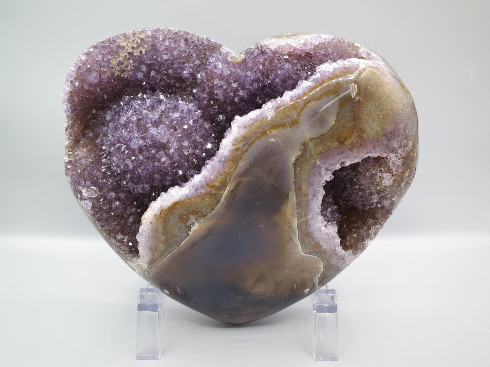 RARE POLISHED AGATE AND AMETHYST HEART: RARE POLISHED AGATE AND AMETHYST HEART 1322.6 GRAMS. Height: 5.5 in. by Width: 6.5 in. by Depth: 2 in.