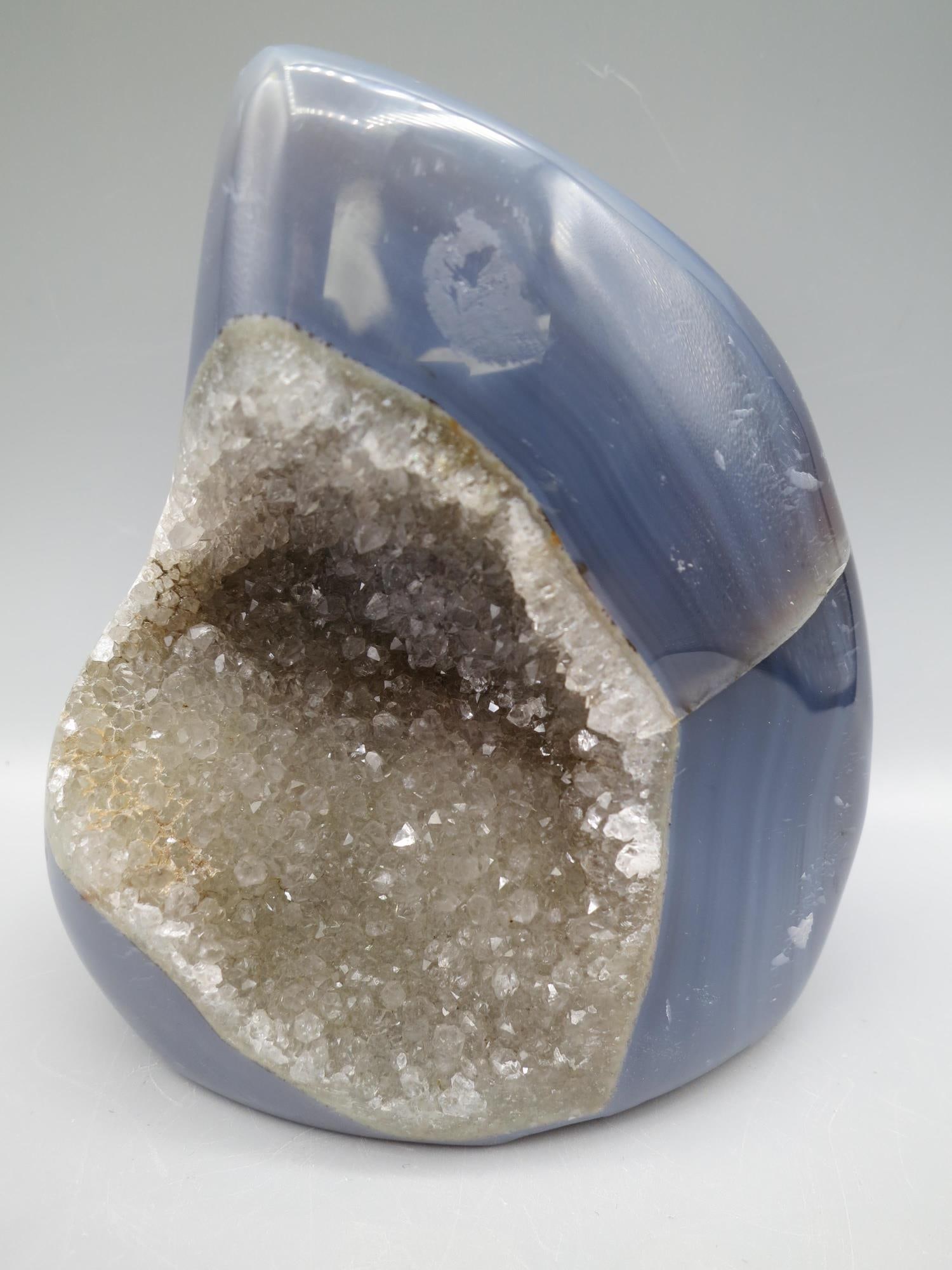 BRAZILIAN AGATE TEARDROP GEODE: BRAZILIAN AGATE TEARDROP GEODE. 0.7024KG. Height: 4 in. by Width: 3.75 in. by Depth: 2.25 in.