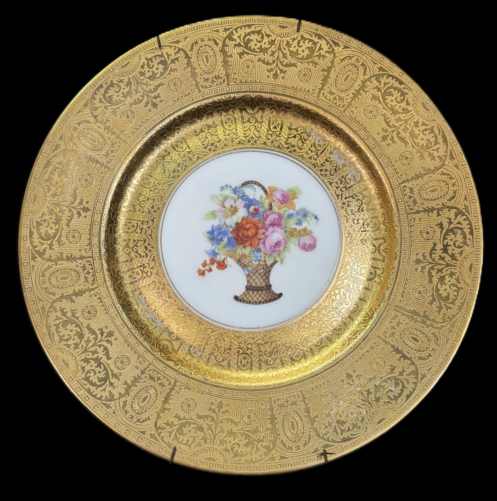 SET OF 19 BAVARIA HEINRICH FLORAL/GOLD PLATES: SET OF 19 BAVARIA HEINRICH FLORAL/GOLD PLATES Height: 10.5 in. by Width: 10.5 in.