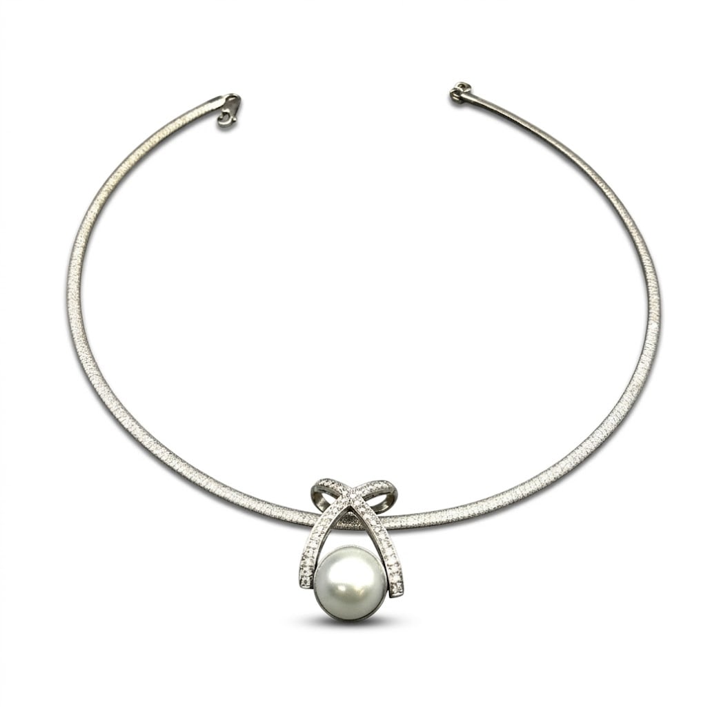 PAVE DIAMOND & PEARL PENDANT ON 12 INCH NECKLACE: WHITE GOLD PAVE SET DIAMOND & PEARL PENDANT ON 12 INCH CHOKER NECKLACE. 26 GRAMS T.W.