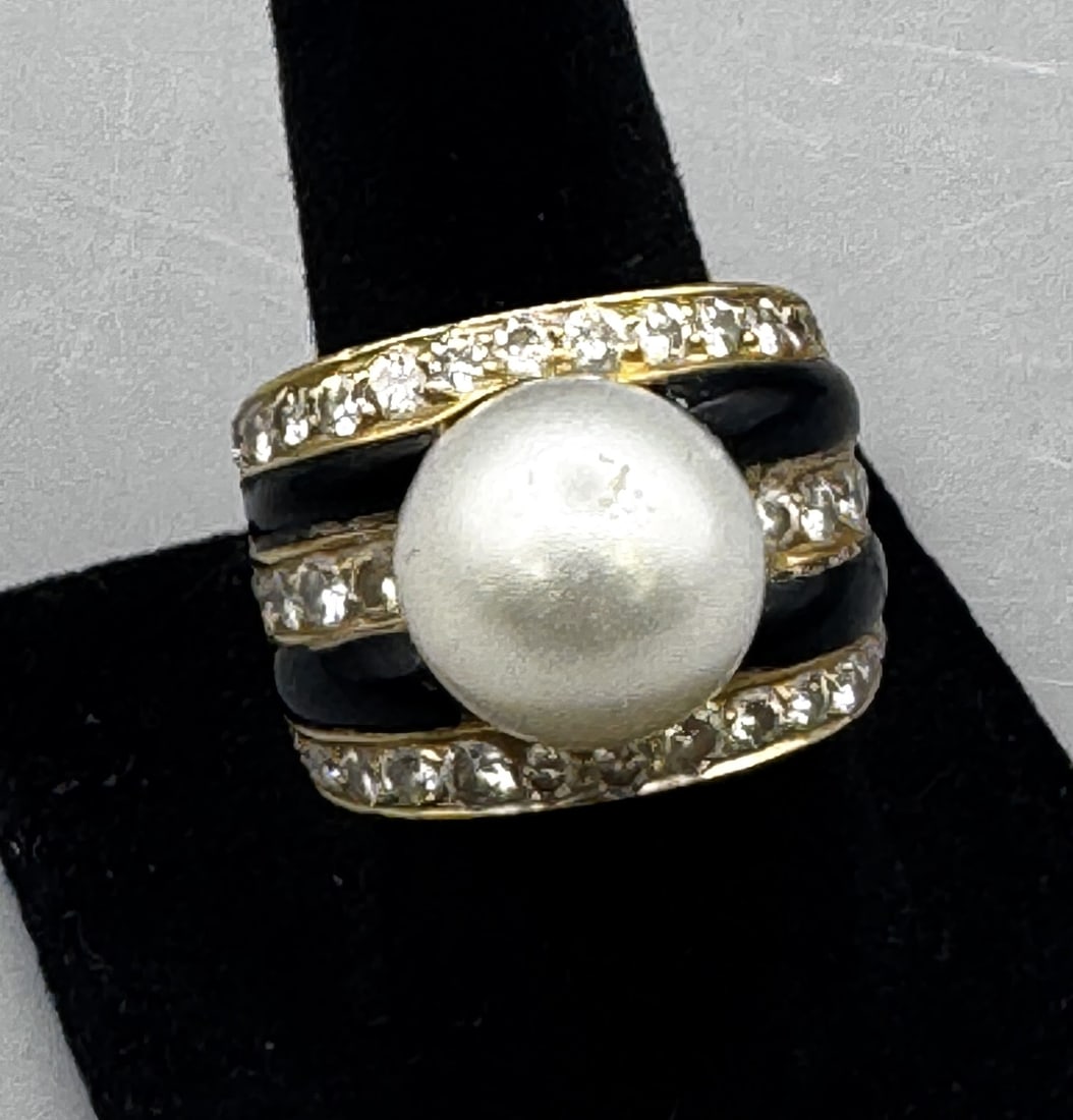 WHITE GOLD PEARL & BLUE SAPPHIRE & DIAMOND RING (1 of 5)