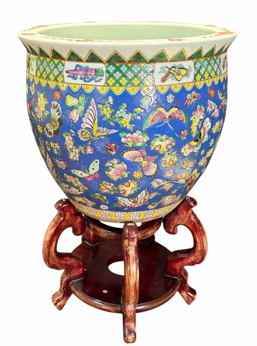 ANTIQUE CHINESE PORCELAIN FISHPOT (1 of 6)