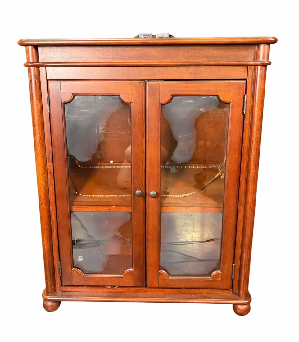 TWO-DOOR DISPLAY CABINET (1 of 4)