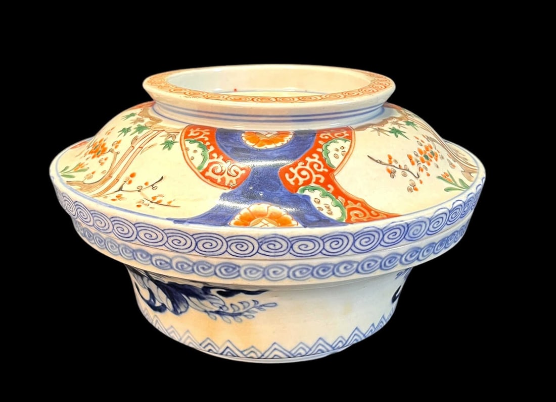 CIRCA 1870 JAPANESE IMARI LIDDED BOWL: CIRCA 1870 JAPANESE IMARI LIDDED BOWL. Provenance: Finders Fayre Antiques, Beaumont, Texas. Height: 6 in. by Width: 9.5 in. by Depth: 9.5 in.
