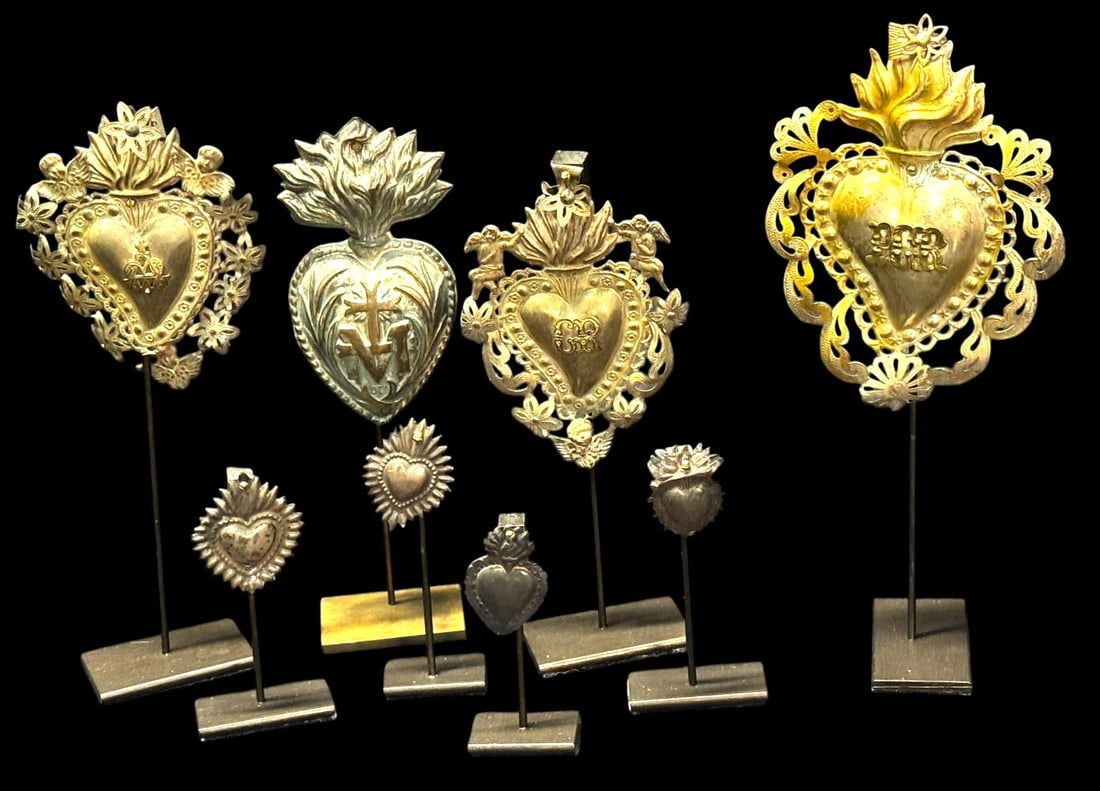 8 DEVOTIONAL SACRED HEARTS-EX VOTOS: 8 DEVOTIONAL SACRED HEARTS-EX VOTOS, 4 LARGE, 4 SMALL. Height: 11