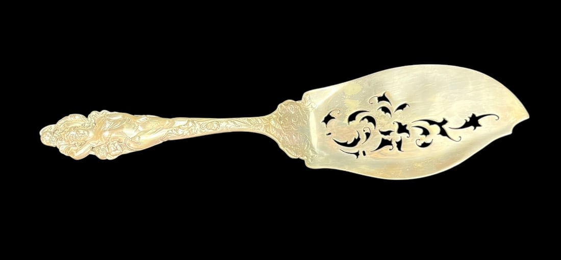 PERIOD ART NOUVEAU STERLING SILVER FISH KNIFE: PERIOD ART NOUVEAU STERLING SILVER FISH KNIFE. 256 Grams. Height: 3 in. by Width: 13 in. by Depth: 2 in.
