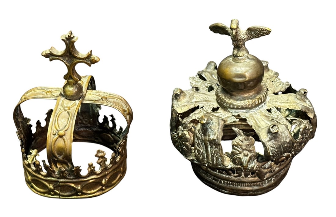 2 ANTIQUE CROWNS FOR SANTOS (1 of 4)