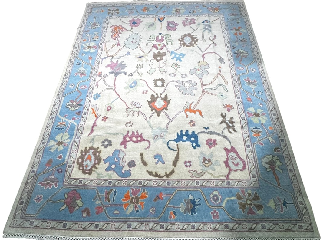 HAND KNOTTED OUSHAK: HAND KNOTTED OUSHAK WITH PALE BLUE BORDER 7 X 10