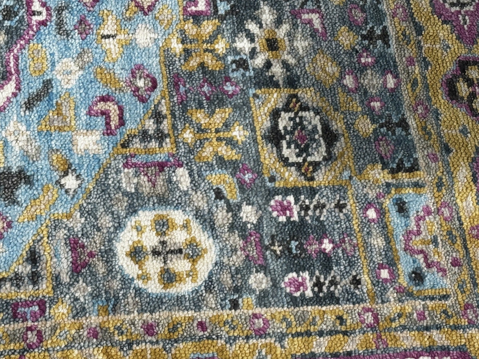 HAND KNOTTED OUSHAK - 3