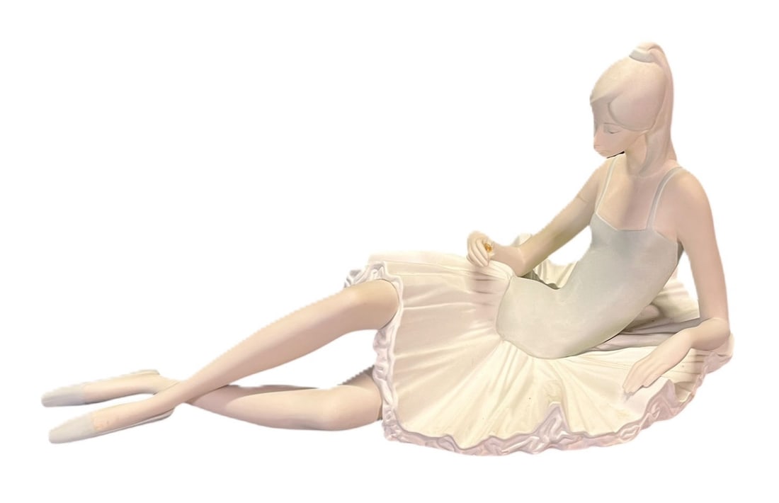 LLADRO "DEATH OF SWAN BALLERINA" PORCELAIN FIGURE (1 of 4)