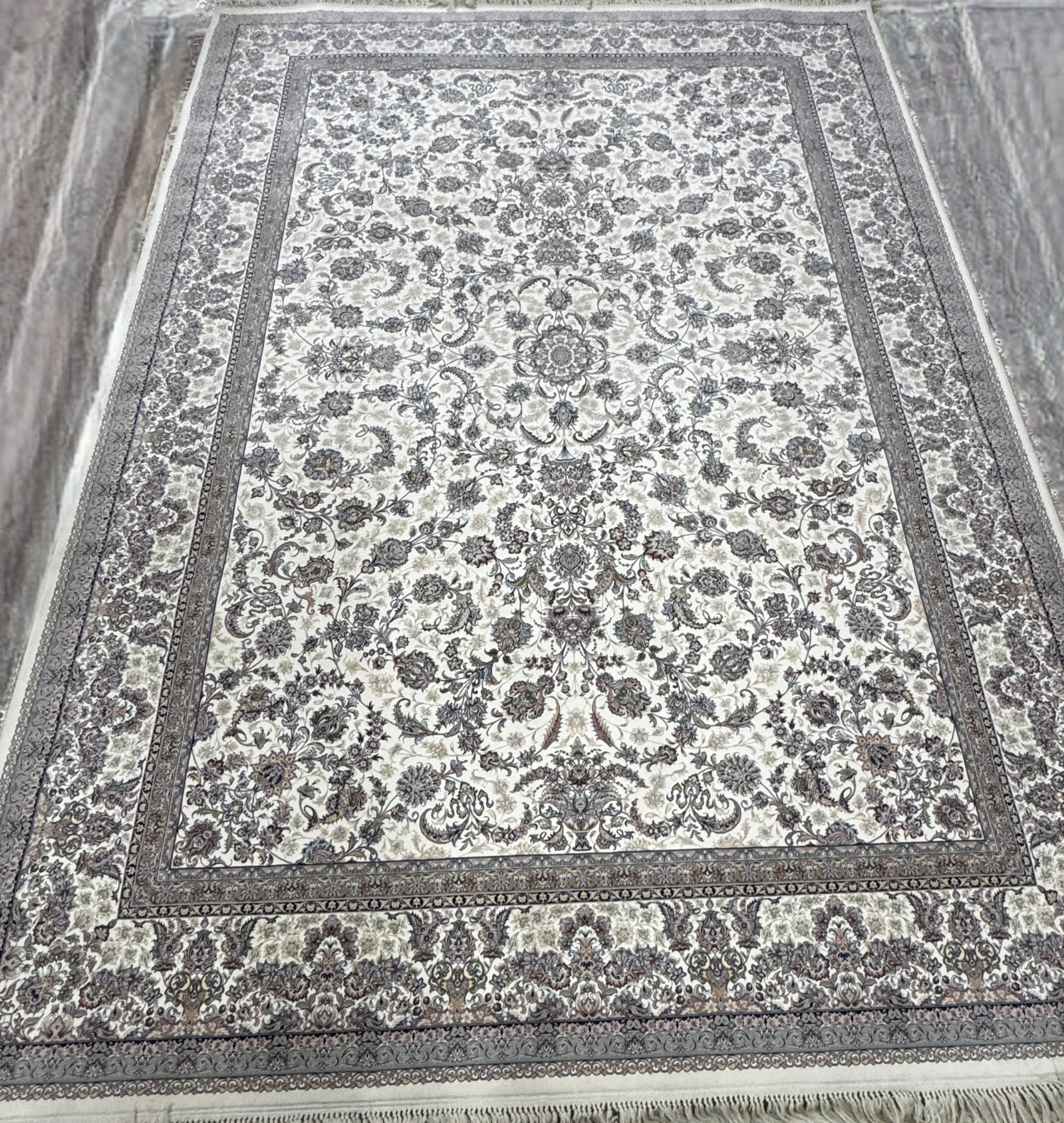 PERSIAN STYLE RUG WITH ELABORATE DESIGN: PERSIAN STYLE RUG WITH ELABORATE DESIGN