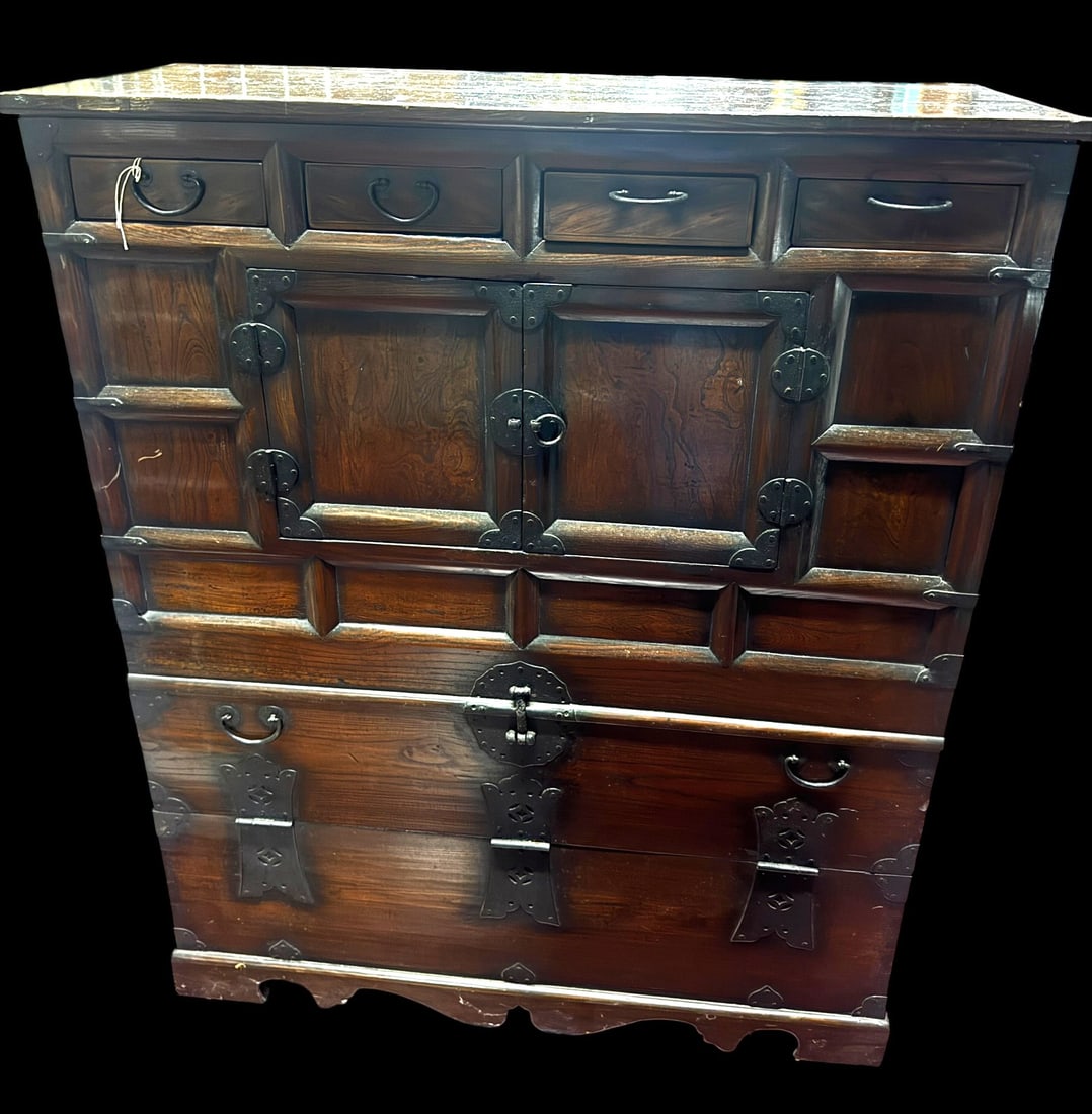 19TH C. KOREAN TANSU CHEST (1 of 3)